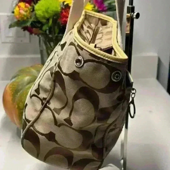Coach SoHo Daisy Legacy Vintage Shopper Tote Signature Jacquard Khaki Yellow Bag - Picture 4 of 16